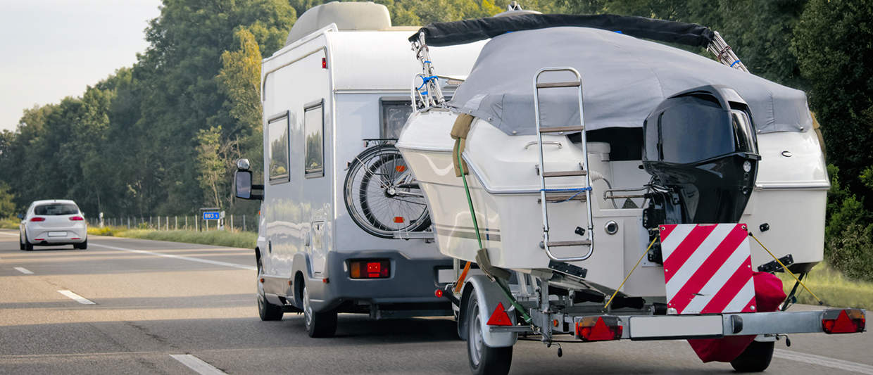 Reinforced shock absorbers for motorhome with trailer